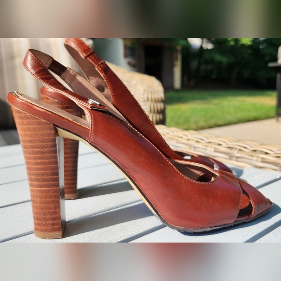 CALVIN KLEIN Fabrina calf cognac color wooden heels in size 7 - Picture 2 of 13